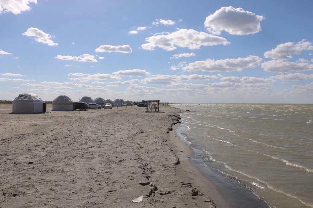 Россиянка погибла от удара молнии на пляже в ЗКО